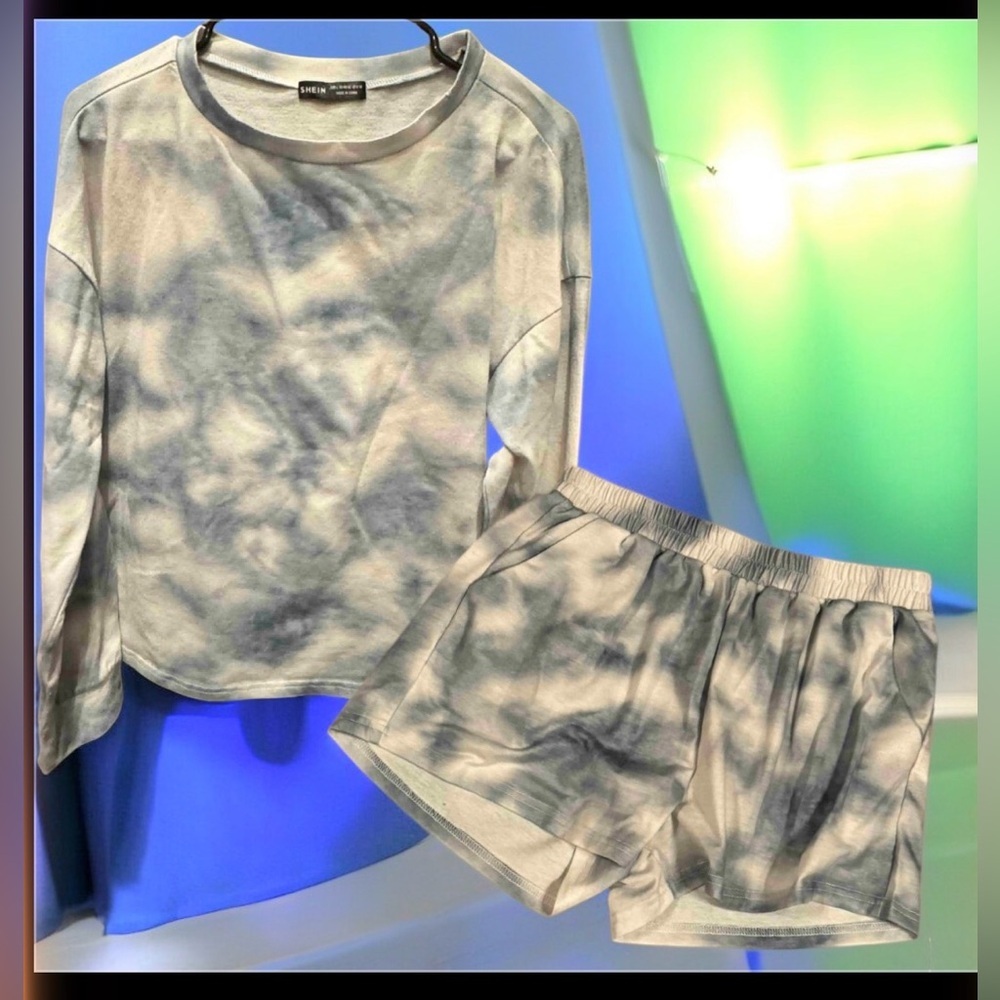 SHEIN Tie-Dye Blue and White Pajama Set LARGE